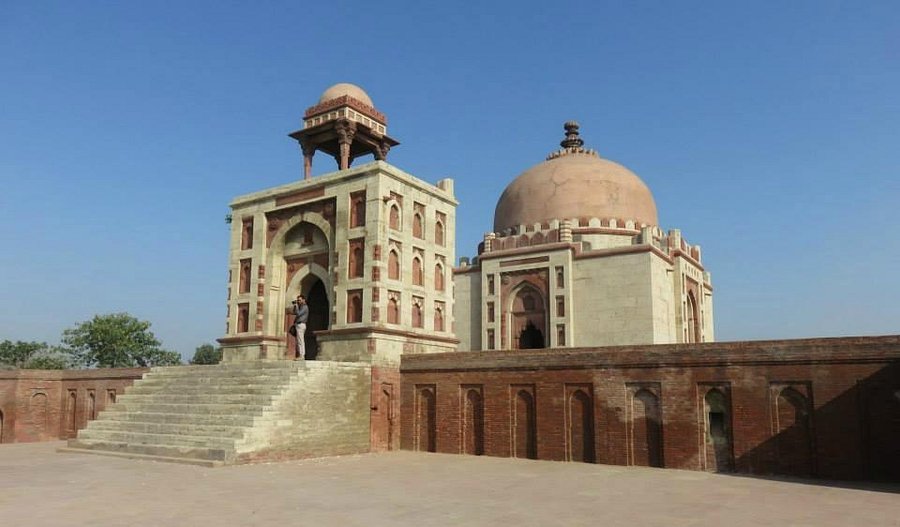 Khwaja Khizr Tomb (Historic Monument)